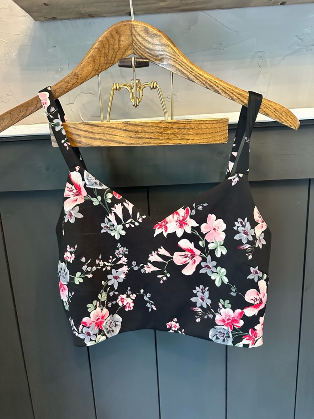 NEW Express Cute Black Floral Zippered Side Floral Crop Top sz M